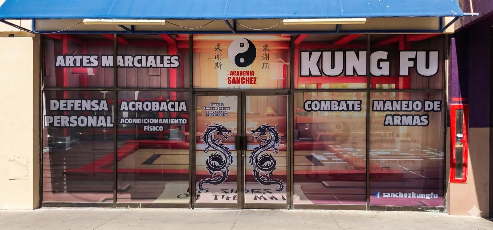 Ventanas de un local cubiertas con vinil microperforado